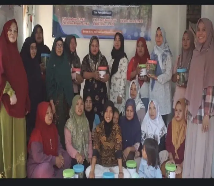 Foto pendukung: Dosen Pertanian UNJA Mengajarkan Warga Desa Ibru Manfaat Sampah Organik melalui Program Pengabdian Masyarakat