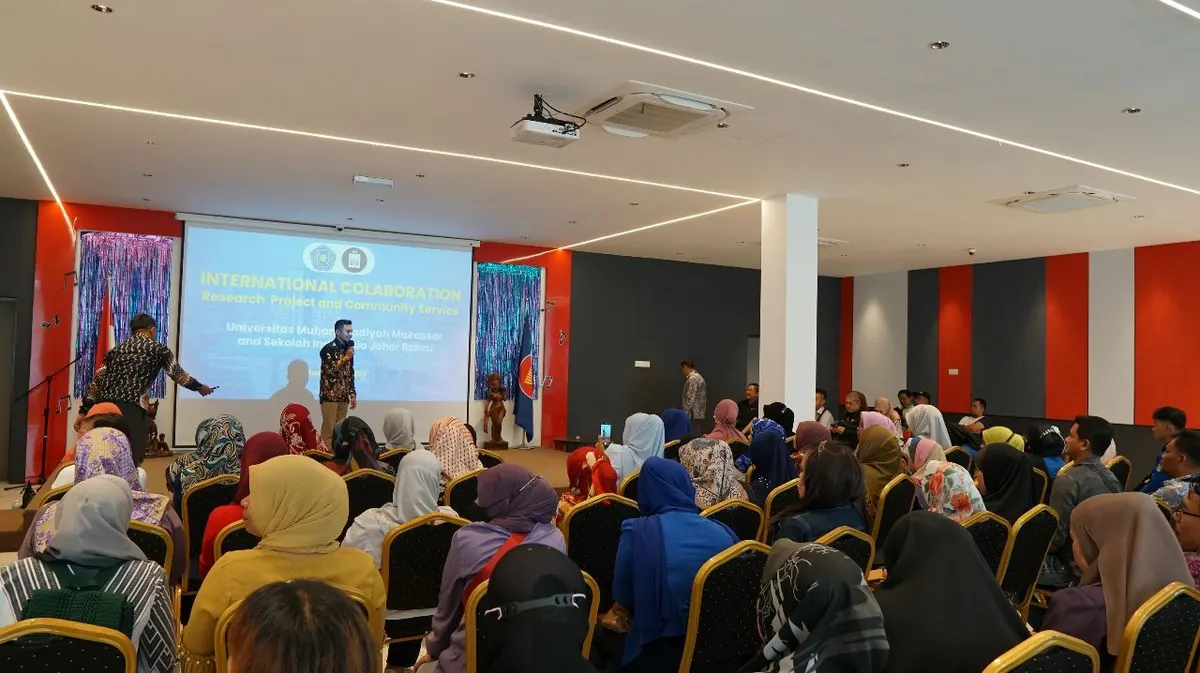 Foto pendukung: “Tim Dosen Universitas Muhammadiyah Makassar dan Sekolah Indonesia Johor Bahru Selenggarakan Kegiatan Smart Parenting bagi Orang Tua Migran”