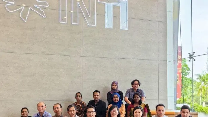 Foto pendukung: Assoc. Prof Leon A. Abdillah dari Universitas Bina Darma Berpartisipasi dalam Program International Visiting Scholar di INTI International Dosen University Malaysia