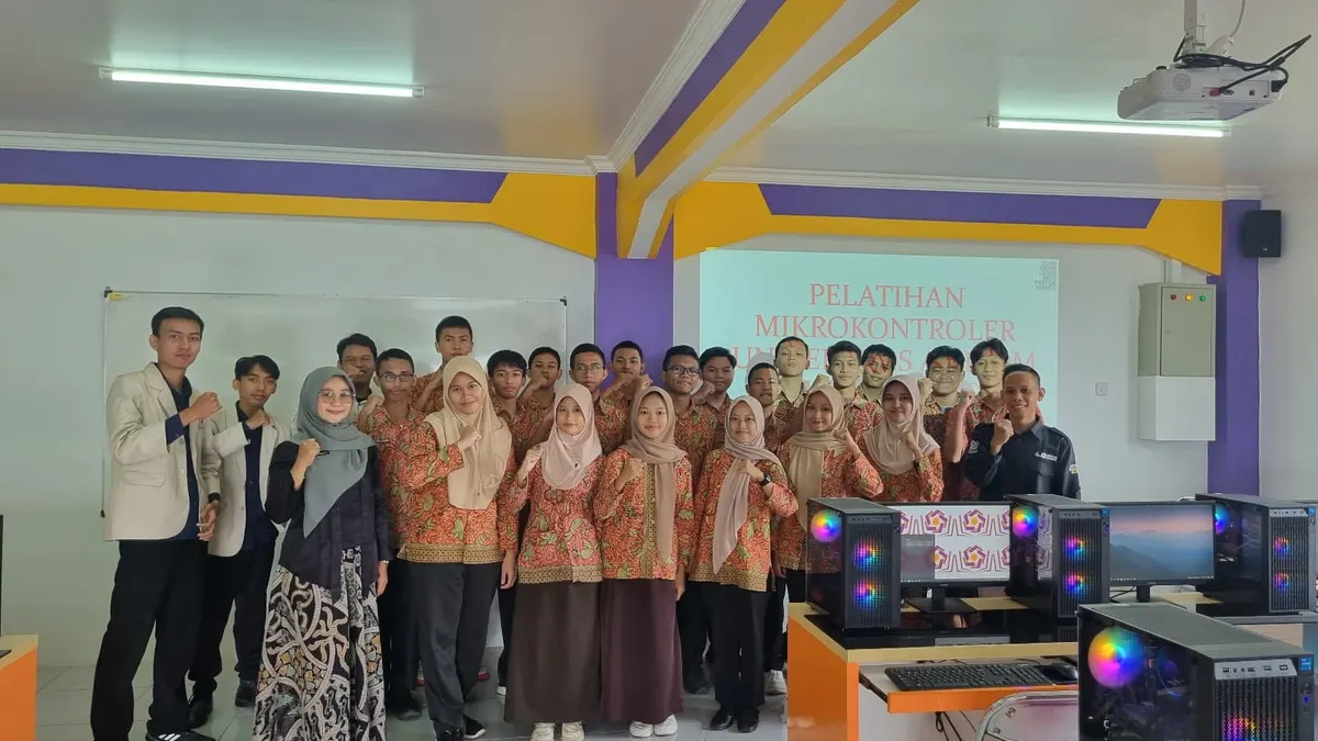 Foto pendukung: Universitas Amikom Purwokerto Gelar Pelatihan Mikrokontroler Arduino R3 untuk Siswa SMK Negeri 1 Purwokerto