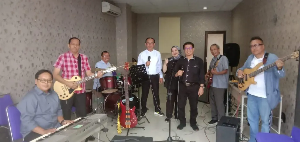 Foto pendukung: Dosen Unpak Gabung dalam Pasca Vision Band, Grup Musik Akademis yang Memukau