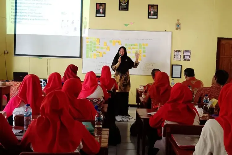 Foto pendukung: Sukses! Lokakarya BBGP Jawa Timur Membahas Kurikulum Merdeka Bersama Narasumber Dosen Dr. Rosyida Nurul Anwar