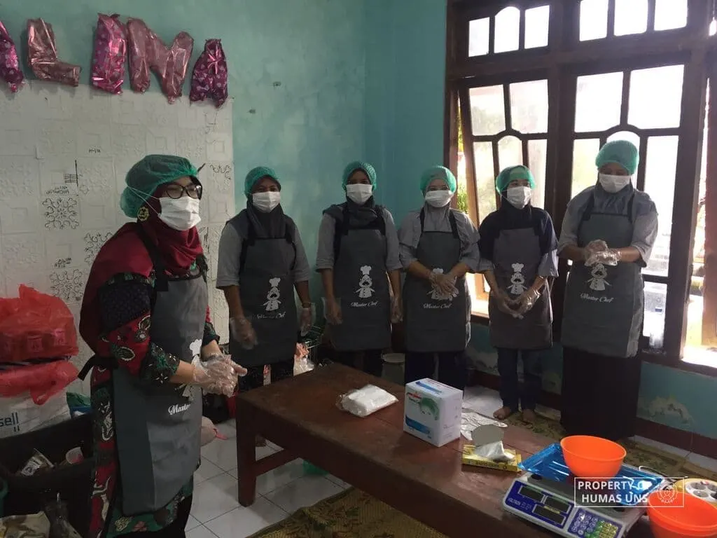 Foto pendukung: Tim Dosen Prodi Peternakan UNS Meningkatkan Kualitas Pengemasan Rambak di UD. Berkah Yogyakarta