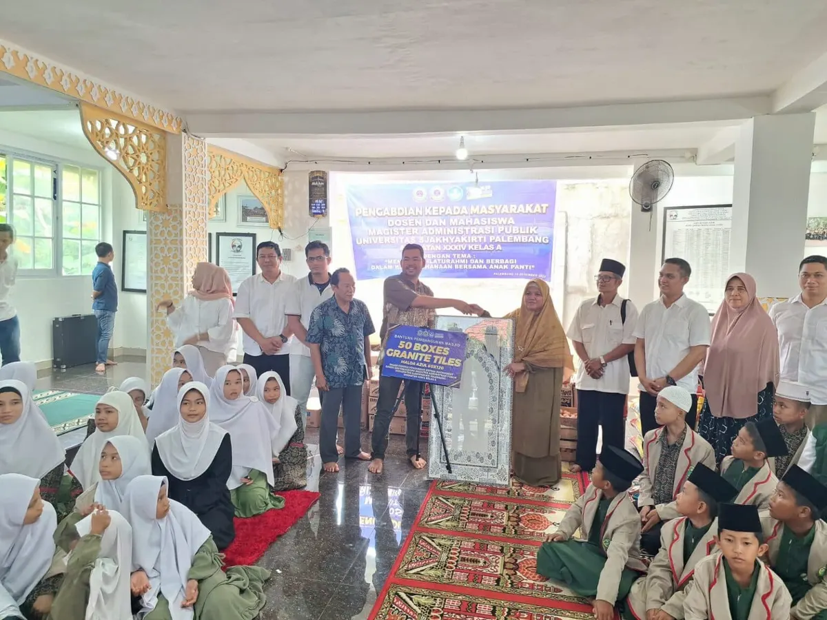 Foto pendukung: Dosen dan Mahasiswa Program Pascasarjana Sjakhyakirti Palembang Gelar Bakti Sosial di Panti Asuhan PAY Palembang