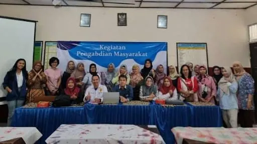 Featured image: Dosen FE USM Gelar Pelatihan Manajemen dan Pemasaran Digital untuk UMKM di Pleburan Semarang