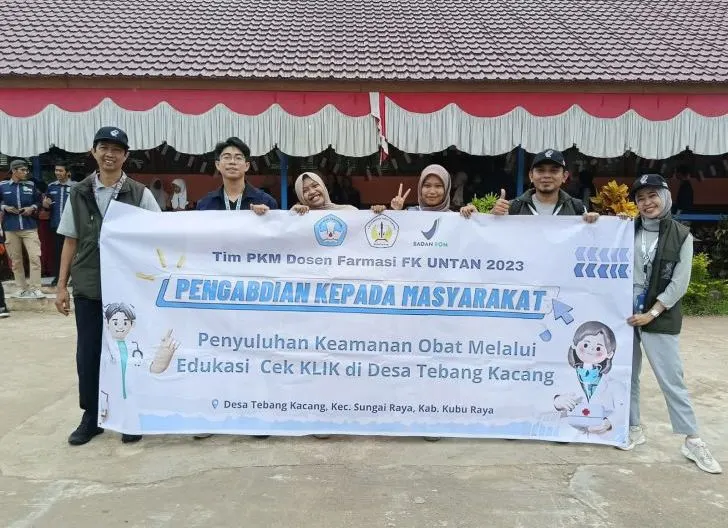 Foto pendukung: Dosen Farmasi Universitas Tanjungpura Berikan Penyuluhan Keamanan Obat: Cek-KLIK BPOM untuk Masyarakat Desa Tebang Kacang