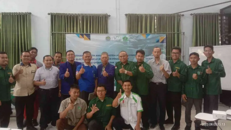 Foto pendukung: Optimasi Pendidikan dan Teknologi dalam Mempersiapkan Dosen Memberikan Pengarahan Ke Guru SMK untuk Era Kendaraan Listrik