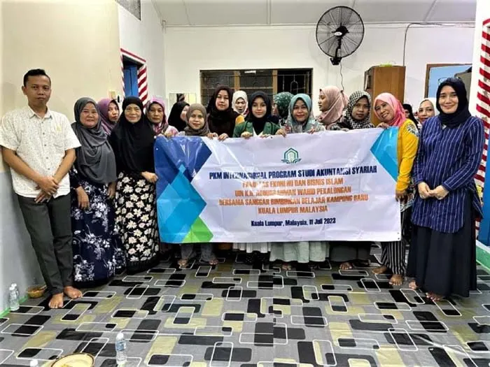 Foto pendukung: Dosen dan Mahasiswa UIN Gus Dur Gelar Kegiatan PKM Internasional di Malaysia dengan Tema Sosialisasi Penyusunan Pembukuan Rumah Tangga Sederhana