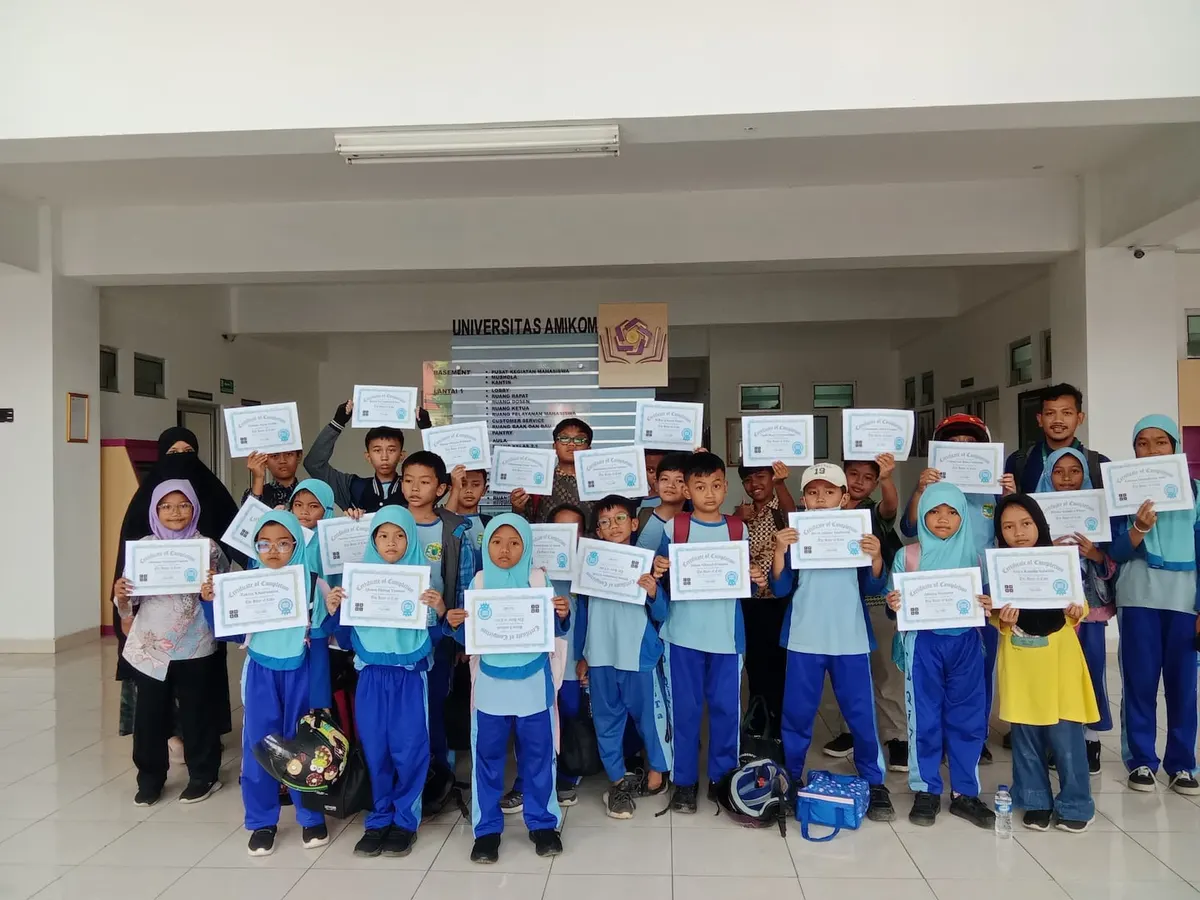 Foto pendukung: Pelatihan “Pengenalan Logika dan Algoritma Pemrograman” untuk Siswa SD Qaryah Thayyibah Purwokerto sebagai Projek Penguatan Profil Pelajar Pancasila