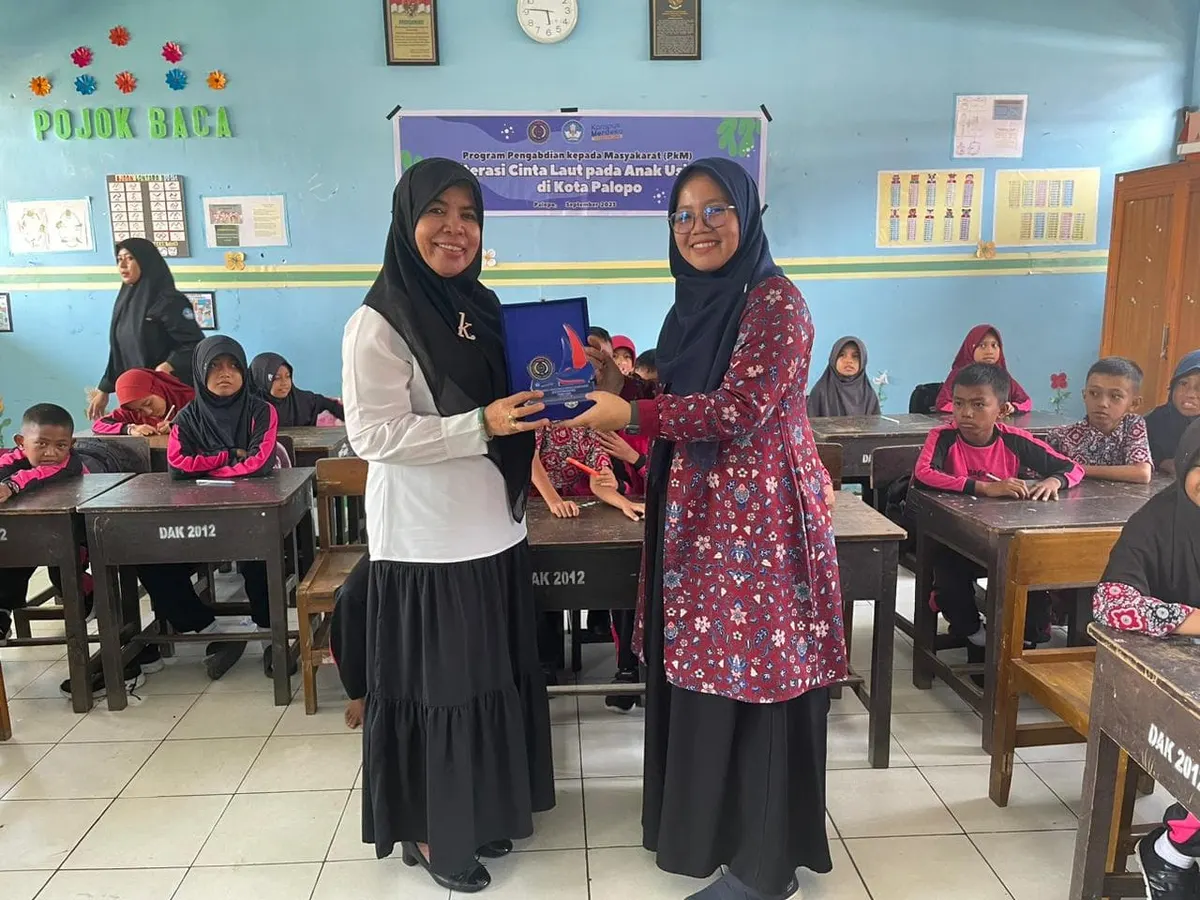 Foto pendukung: Dosen Prodi Ilmu Kelautan UMPalopo Sosialisasikan Literasi Laut pada Anak-Anak di SD Tappong dan SD Ponjalae