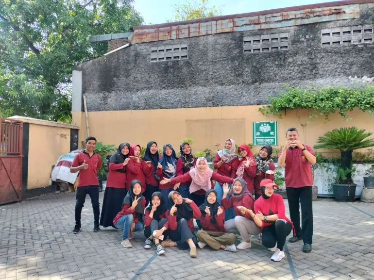 Foto pendukung: Universitas Duta Bangsa Surakarta Berkomitmen Jaga Kesehatan Dosen dan Karyawan melalui Senam Sehat Rutin