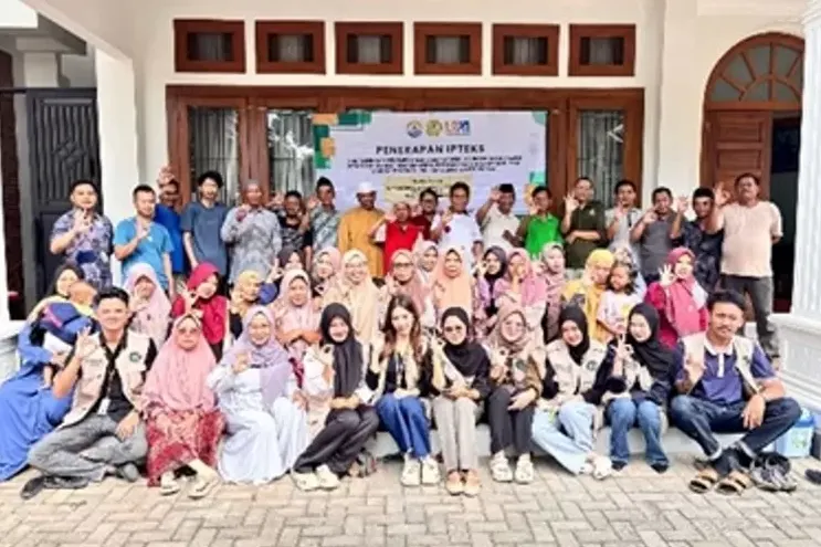 Featured image: Dosen Unsoed Latih Warga Desa Rakit Olah Sampah Jadi Ecoenzym dan Peluang Usaha