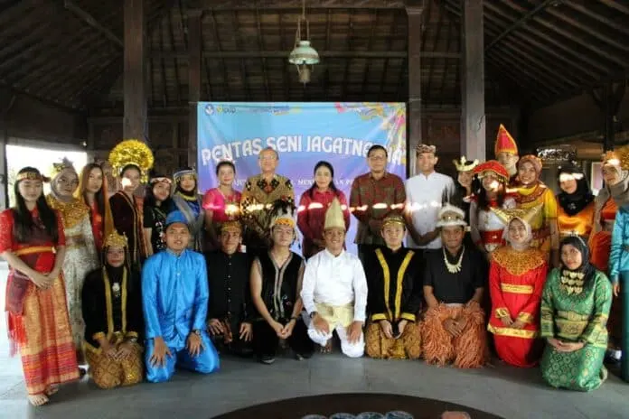 Foto pendukung: Pertukaran Mahasiswa Merdeka dalam Pentas Seni Jagatnatha Dihadiri oleh Menteri Bintang Puspayoga