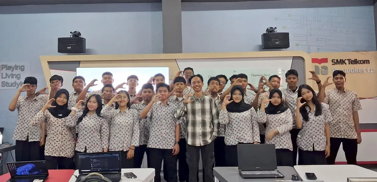 Featured image: Dosen Amikom Purwokerto Latih Siswa SMK Produksi Aset 3D dan PRD Berbasis AI