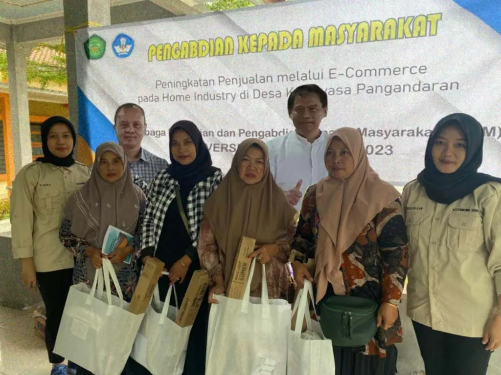 Foto pendukung: Dosen Universitas Siliwangi Bantu UMKM Desa Kertayasa Tingkatkan Penjualan melalui Pemasaran Digital