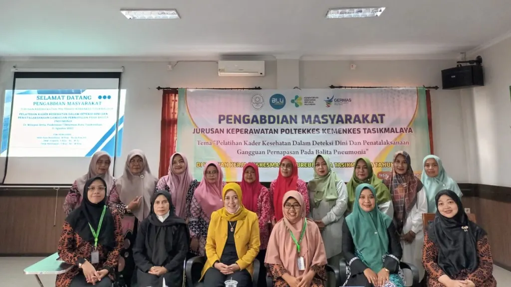 Foto pendukung: Upaya Dosen Jurusan Keperawatan Poltekkes Kemenkes Tasikmalaya dalam Pencegahan Pneumonia Balita di Puskesmas Cibeureum
