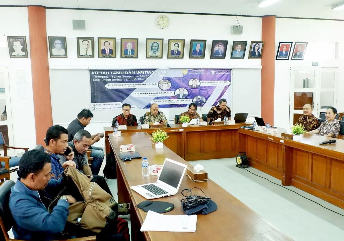 Foto pendukung: Dosen Teknik Sipil Unsoed Berbagi Pengetahuan dalam Kuliah Umum dan Writing Clinic di UNDIP