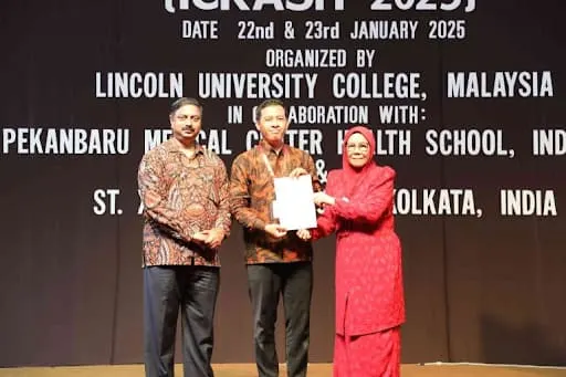 Featured image: Dosen Prima Trisna Aji Raih Penghargaan The Best Paper Presenter Award 2025 di Malaysia