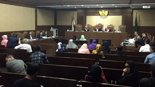 Featured image: MK Tetapkan: Dosen PNS Boleh Jadi Advokat, Hanya untuk Pengabdian Gratis