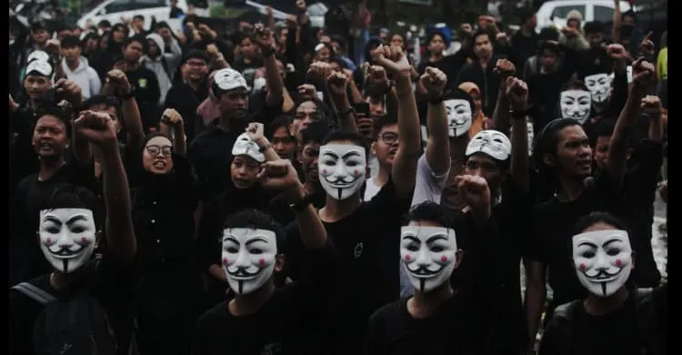 Foto pendukung: Ribuan Mahasiswa Makassar Gelar Aksi Mimbar Demokrasi dengan Simbol Guy Fawkes