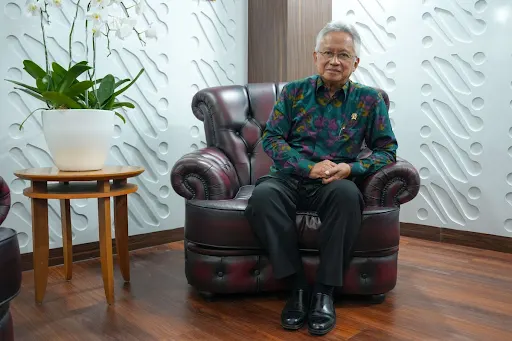 Featured image: Evaluasi Dua Permendikbud Era Nadiem oleh Mendikti Satryo: Tukin Dosen hingga Penjaminan Mutu Perguruan Tinggi