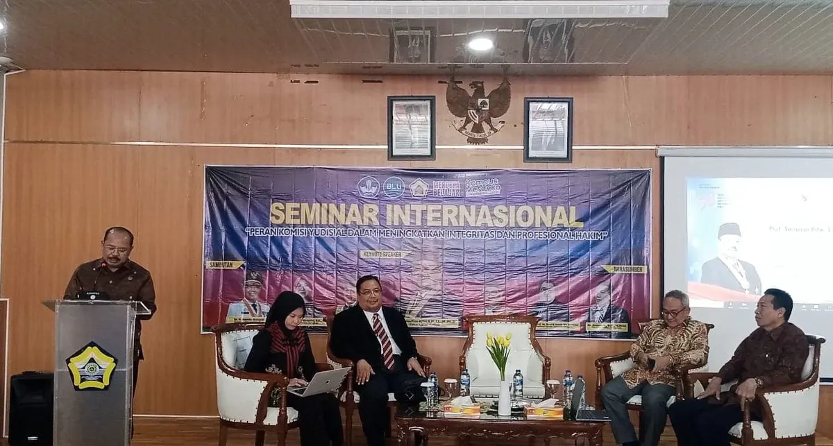 Foto pendukung: Mahasiswa Magister Hukum Diskusi dengan Ketua Komisi Yudisial RI di UNIB