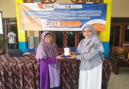 Sampul: UBAH LIMBAH JADI BERKAH: DOSEN UPN VETERAN JATIM LATIH PKK SEMBUNGANYAR BUAT ECO-ENZYME