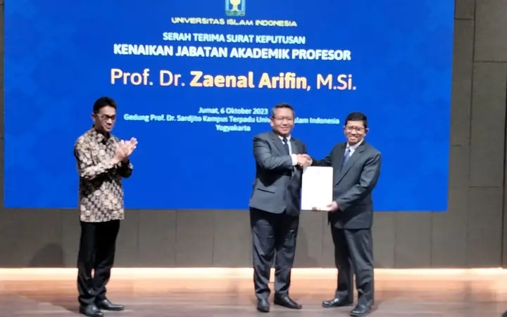 Sampul: Dua Dosen UII Raih Gelar Profesor dalam Manajemen Keuangan dan Arsitektur