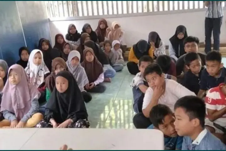 Sampul: Transformasi Kehidupan Remaja: Doen Menyatakan Dampak Teknologi dan Pendidikan Seksualitas dalam Era Digital