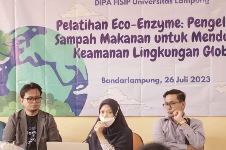 Sampul: “Dosen Hubungan Internasional Unila Bantu Mengatasi Sampah Makanan Melalui Pelatihan Eco-Enzyme di Bandarlampung”