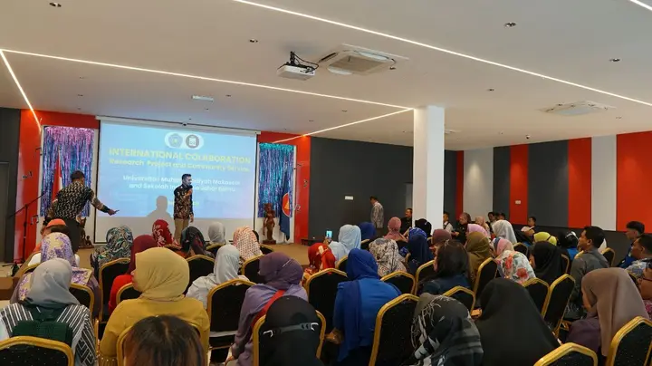 Sampul: “Tim Dosen Universitas Muhammadiyah Makassar dan Sekolah Indonesia Johor Bahru Selenggarakan Kegiatan Smart Parenting bagi Orang Tua Migran”