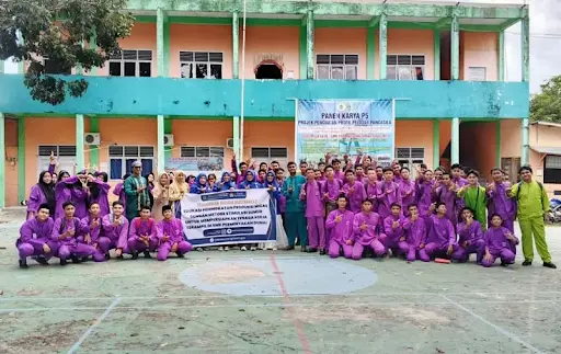 Sampul: Dosen Fakultas Teknik UIR Berikan Edukasi Peningkatan Produksi Migas kepada Siswa SMK Perminyakan Dumai