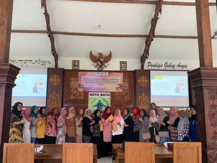 Sampul: Seminar Pengelolaan Keuangan Keluarga Fokus Pencegahan Digital Fraud Dihadiri Ibu-Ibu PKK di Kota Batu