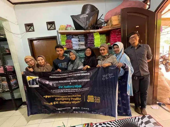 Sampul: Pelatihan Optimalisasi Proses Produksi dan Manajemen Persediaan Hijab oleh Dosen ARS University dan Mahasiswa Mendukung Kemajuan Gallary Hijab di Era Digital