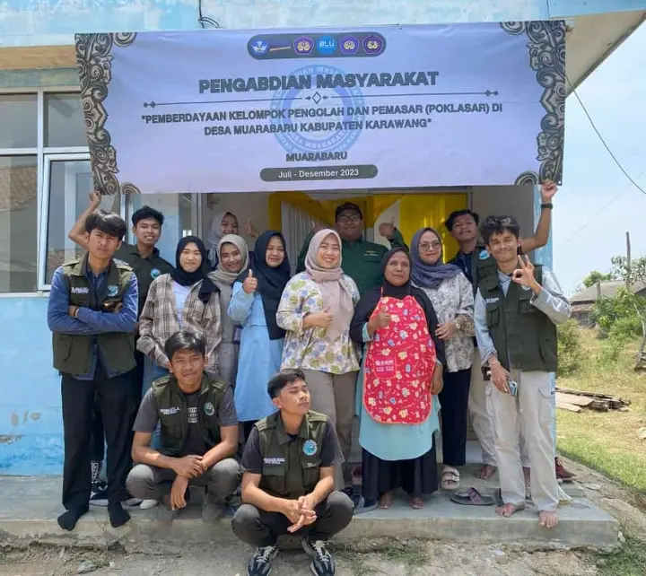 Sampul: Peningkatan Penghasilan Poklahsar di Desa Muarabaru Melalui Pengolahan Ikan Bandeng