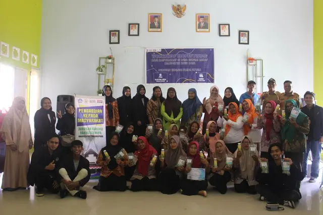 Sampul: Tim Dosen dan Mahasiswa Jurusan Biologi UNTAN Ajarkan Pelatihan Biofertilizer dan Biopestisida Ramah Lingkungan di Desa Sungai Kakap