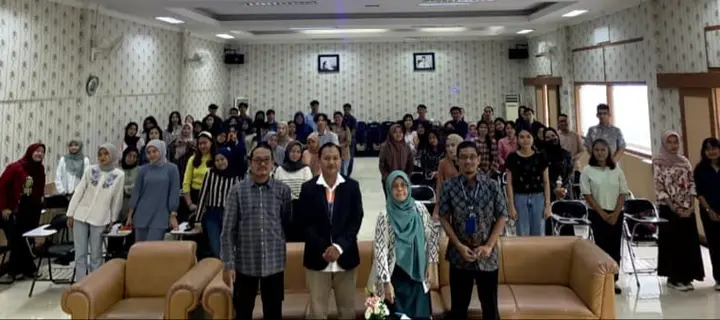 Sampul: Fisipol UMA Menghadirkan Dosen UGM untuk Meningkatkan Keterampilan Menulis Artikel Ilmiah Mahasiswa