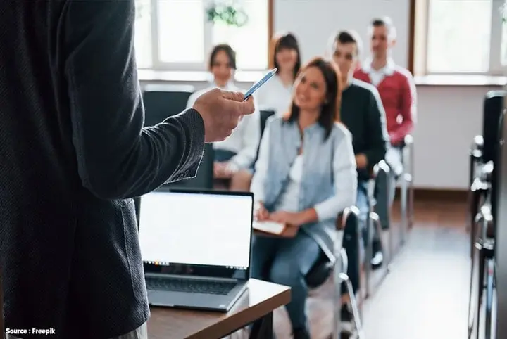 Sampul: Meningkatkan Kualifikasi Dosen Melalui Program Profesi Insinyur