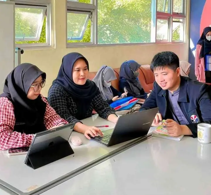 Sampul: Kolaborasi Sukses Guru dan Dosen UPI Tasikmalaya dalam Pengembangan Bahan Ajar Perkalian dan Pembagian