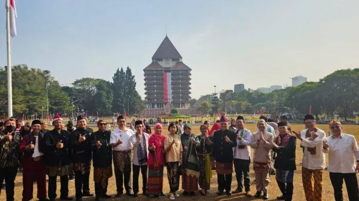 Sampul: Universitas Indonesia Menghargai Pengabdian Jangka Panjang: Enam Dosen dan Tenaga Pengajar Dianugerahi Tanda Kehormatan