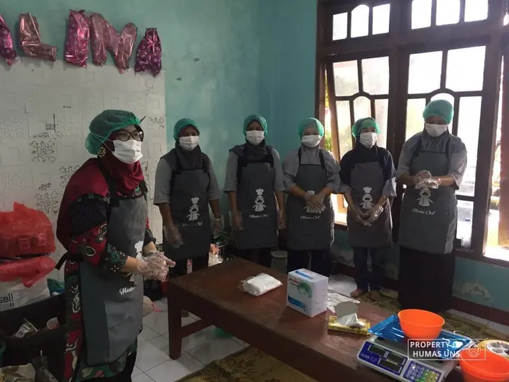 Sampul: Tim Dosen Prodi Peternakan UNS Meningkatkan Kualitas Pengemasan Rambak di UD. Berkah Yogyakarta