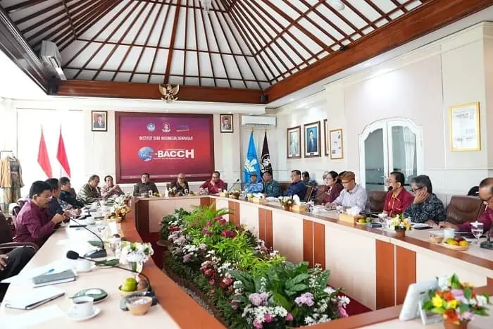 Sampul: Dari Latar Belakang Sederhana Hingga Penggerak Kesejahteraan Guru dan Dosen