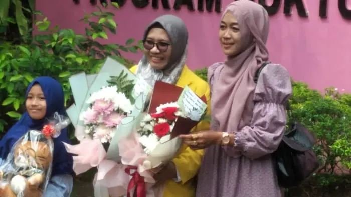 Sampul: Dosen Sukses Raih Gelar Doktor di Fisip Unsri Setelah Menyelesaikan Disertasi tentang Literasi Digital