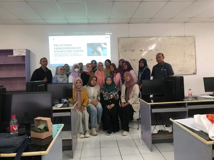 Sampul: Pelatihan Operasi Dasar Komputer dan Microsoft Word untuk Anggota PKK Desa Ketenger oleh Dosen AMIKOM Purwokerto