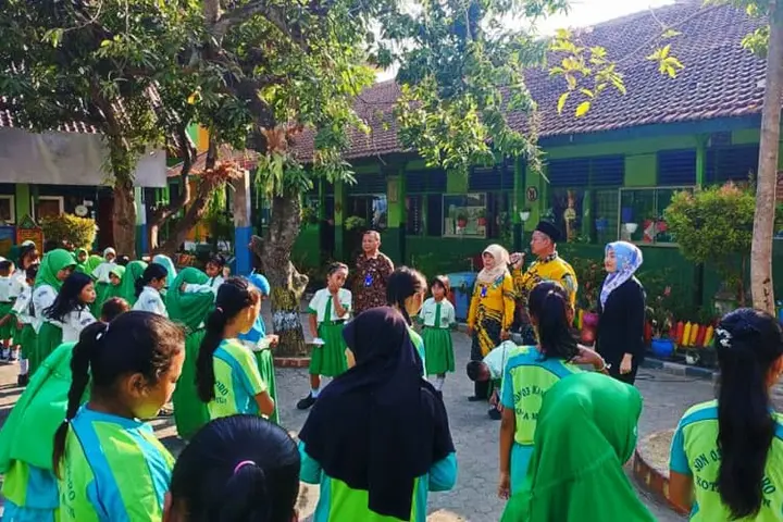 Sampul: Dosen UNIPMA Madiun Giatkan Pembiasaan Positif dan Literasi melalui Storytelling di SDN 03 Kanigoro Madiun