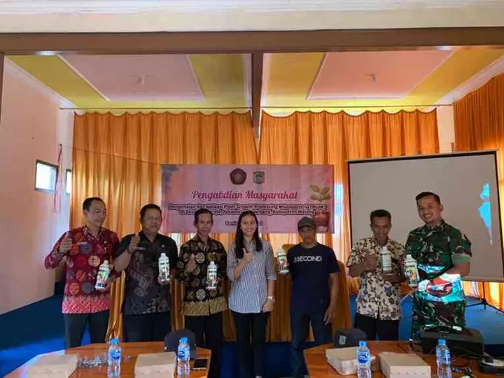 Sampul: Dosen Sosialisasi Penggunaan Pupuk Organik PGPR: Solusi Ramah Lingkungan untuk Petani Desa Tulungrejo, Kabupaten Malang