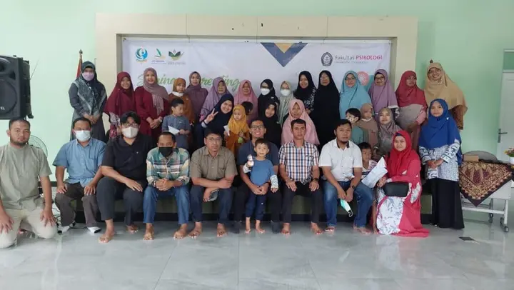 Sampul: Fakultas Psikologi UNDIP Memberikan Pelatihan Komunikasi Efektif dan Kompetensi Diri Anak dalam Keluarga
