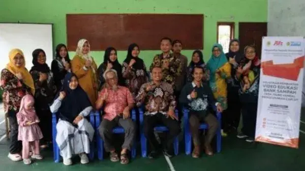 Sampul: “Dosen FTIK Universitas Semarang (USM) Bantu Pengelolaan Sampah di Desa Truko Kendal Melalui Pelatihan Video Edukasi Bank Sampah”