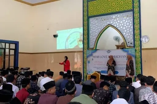 Sampul: Dosen Aktuaria Ummad Ajarkan Simulasi Keuangan untuk Siswa SMK di Pondok Ramadan