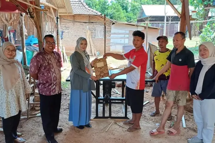 Sampul: Dosen UMK dan Unisnu Jepara Berikan Inovasi Teknologi Tepat Guna untuk Pengusaha Mebel di Jepara